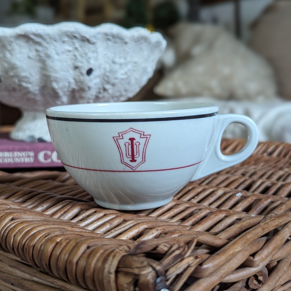 1957 INDIANA UNIVERSITY DINING HALL SHENANGO CHINA RESTAURANT WARE COFFEE CUP